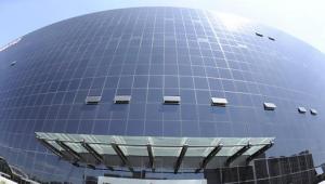 我國首條大面積“發(fā)電玻璃”生產(chǎn)線在成都投產(chǎn)