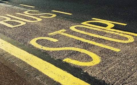 Opovo市安裝四個太陽能公交候車亭