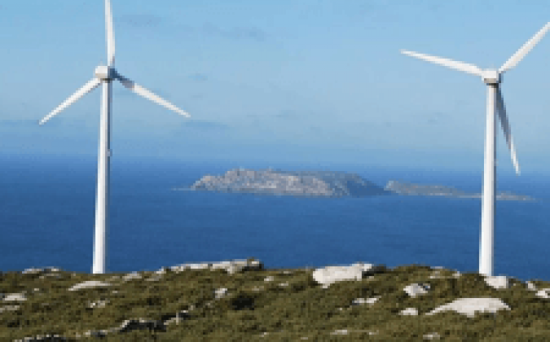 在Costa da Morte的三個風(fēng)力渦輪機的風(fēng)電場爭議
