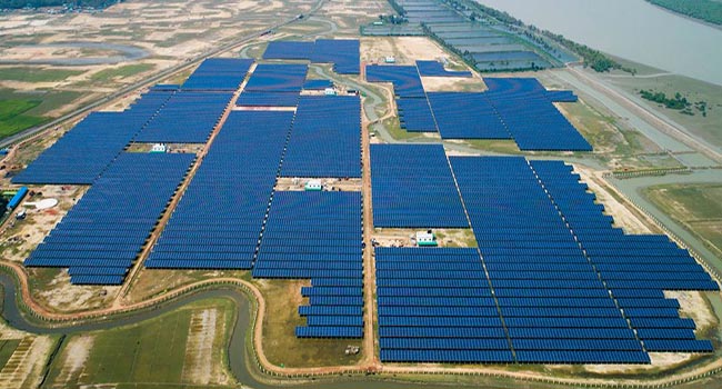  隨著太陽能發電場和屋頂板，孟加拉國向綠色電力目標邁進
