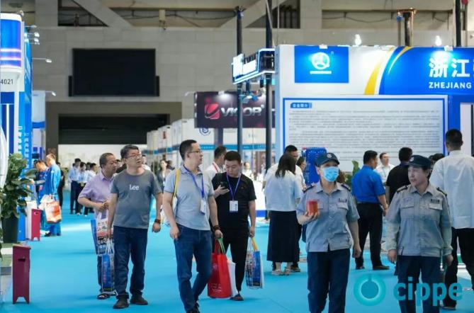 2025新疆國際石油和化工技術(shù)裝備展今日開幕！500+名企云集共創(chuàng)絲路中亞能源新走廊！