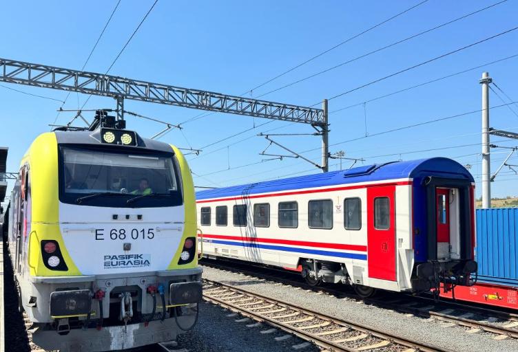 中歐班列經(jīng)“中間走廊”抵達(dá)土耳其用時(shí)縮短至15天