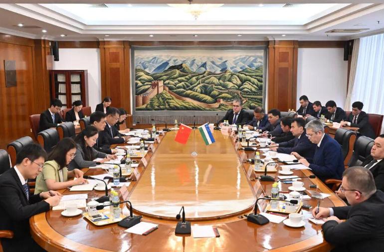 國家發(fā)展改革委副主任周海兵會見烏茲別克斯坦副總理霍賈耶夫