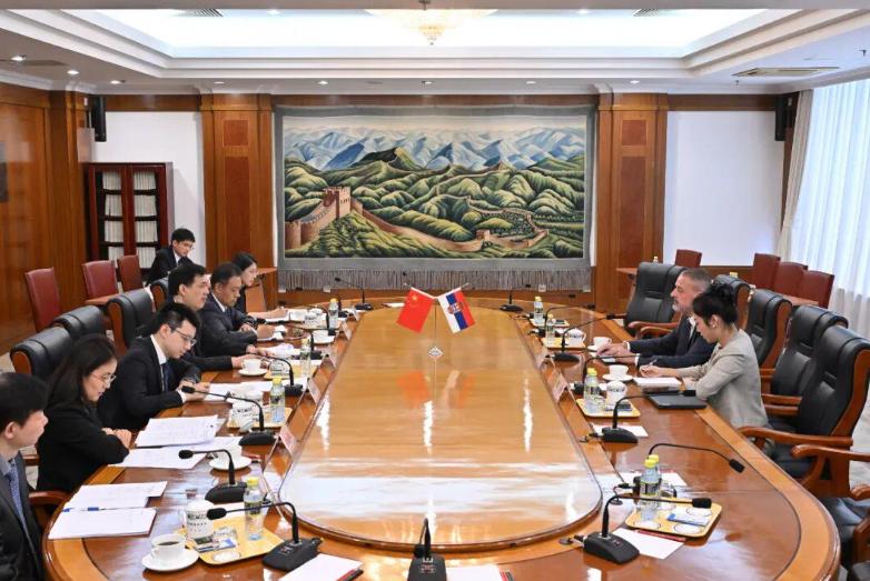 國家發(fā)展改革委副主任周海兵會見塞爾維亞總統(tǒng)特使、對華合作國家協(xié)調(diào)委員會成員巴西奇