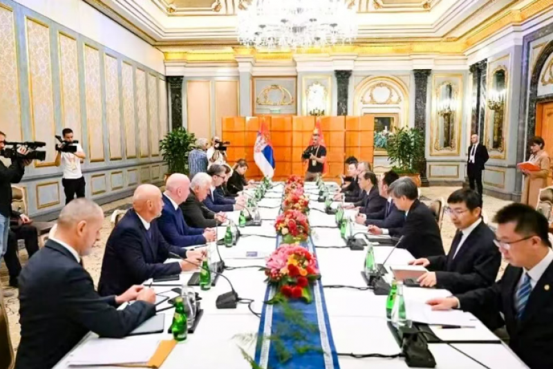 喬旭斌拜會塞爾維亞總統(tǒng)武契奇